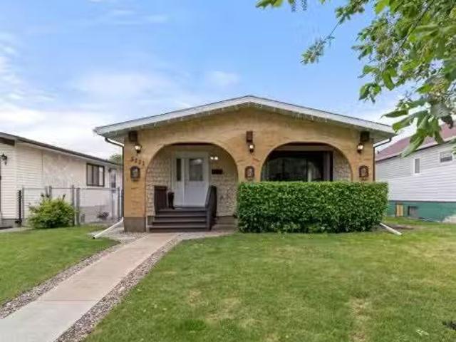 5221 42 Street, Camrose, AB, T4V 1A7 house for sale Listing.