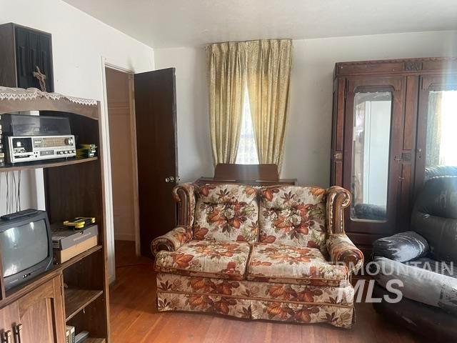 522 E 16th Street