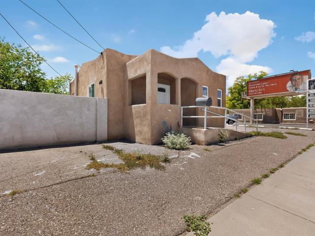 522 Montano Road NW