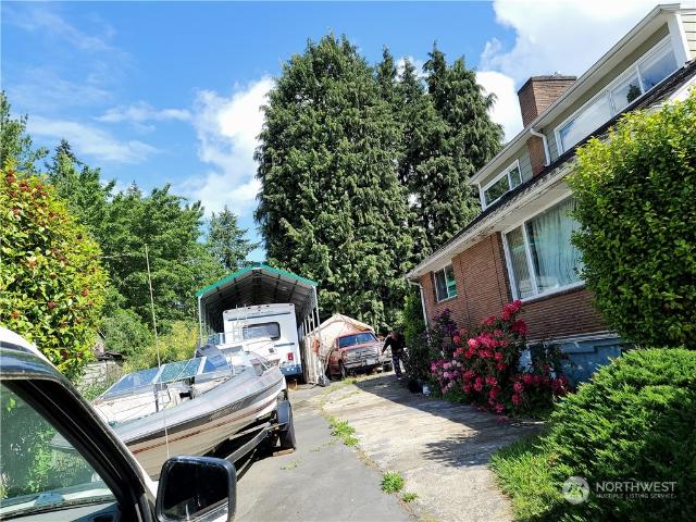 522 NE 127th St, Seattle, WA 98125 | MLS #2327