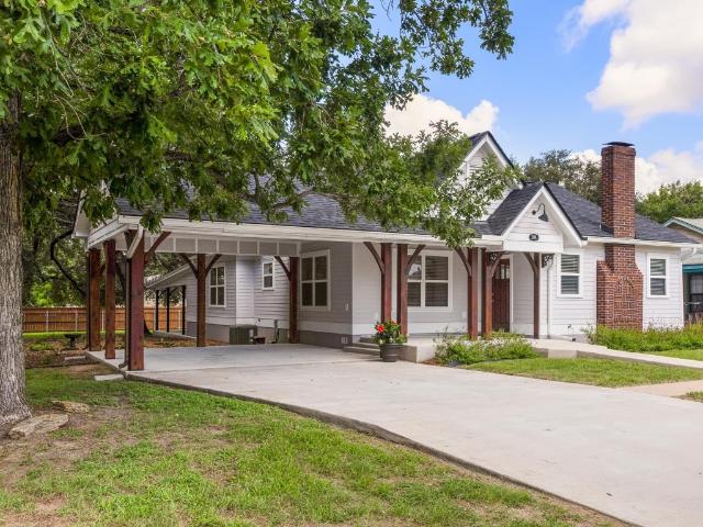 522 S Walnut Ave, Luling, TX 78648 | MLS #9234