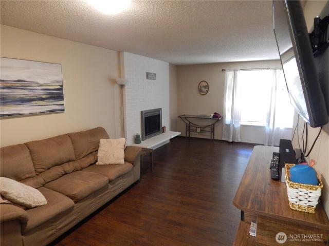 522 Penguin Court SE