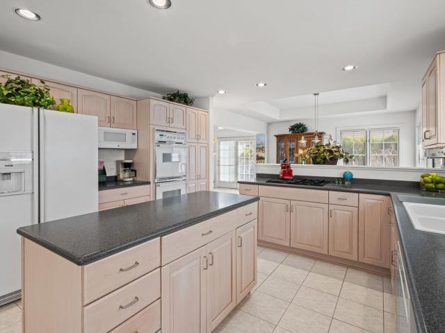 522 Rivershire Place