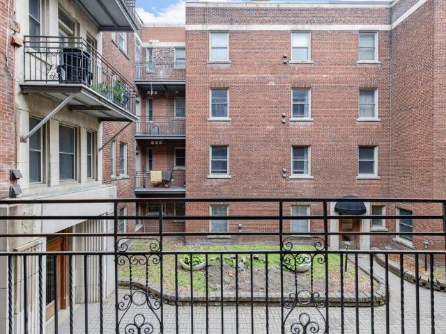 5235 Ch. de la Côte St Luc, Montréal Côte des Neiges, QC H3W
