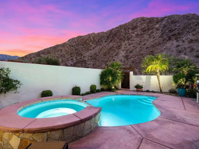 52320 Avenida Montezuma