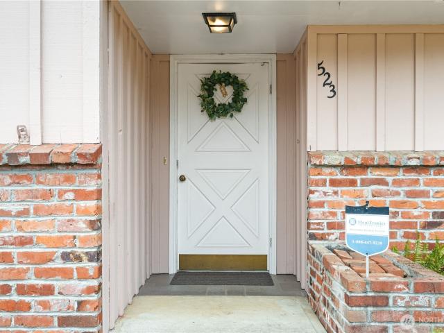 523 Carl Way