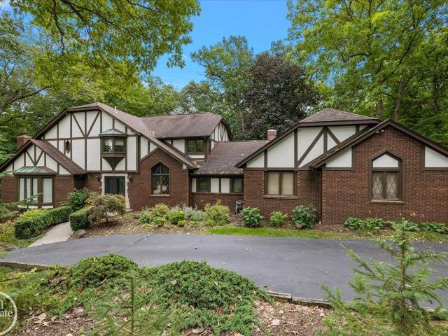 523 Ridgewood Road