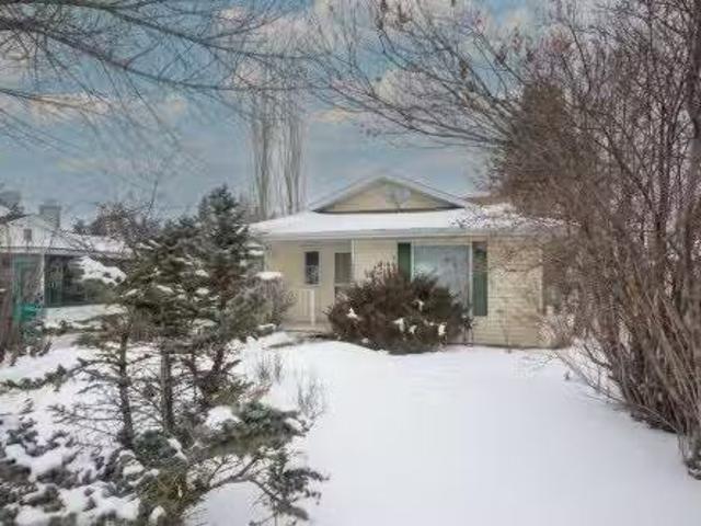5242 50 Avenue, Sylvan Lake, AB, T4S 1E7 house for sale Lis.