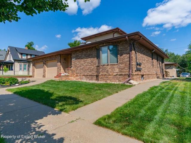 524 2nd Ave W, Dickinson, ND 58601