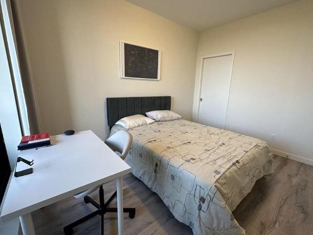 524 690 King Street W, Kitchener