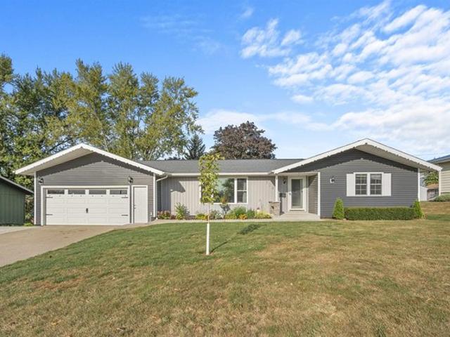 524 8th Ave NE, Oelwein, IA 50662