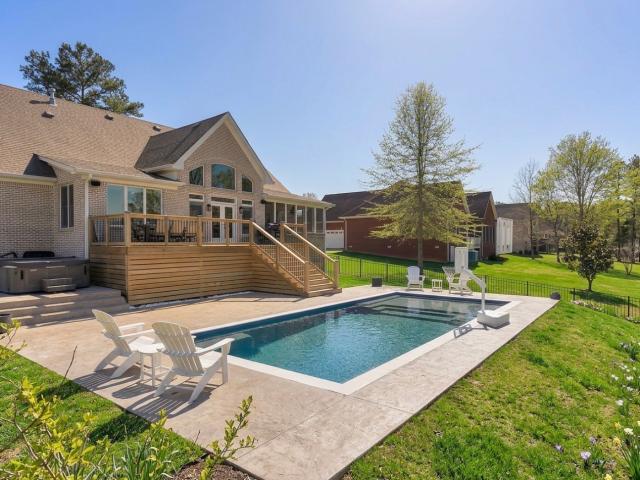 524 Country Club Dr