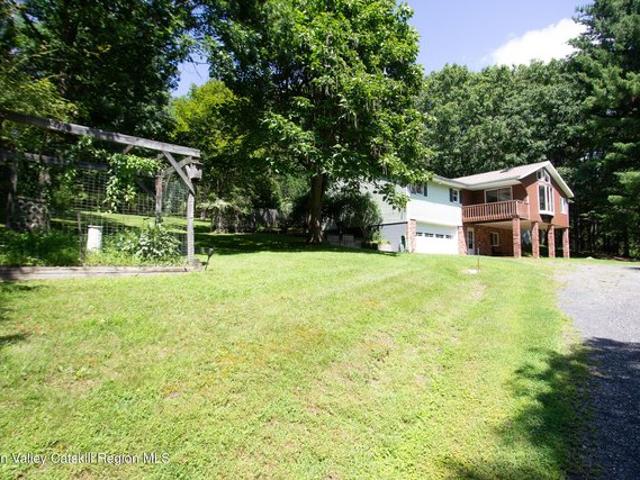 524 Angel Hill Rd, Chatham, NY 12037