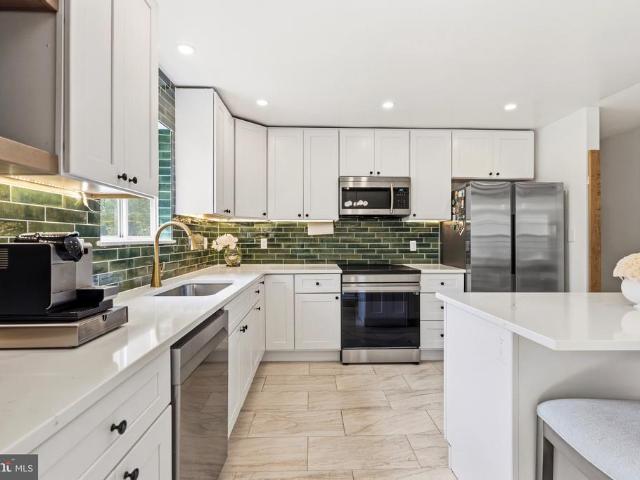 524 Maple Ridge Lane
