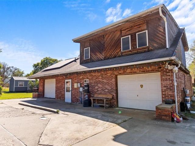 524 S Preston St, Wolfe City, TX 75496