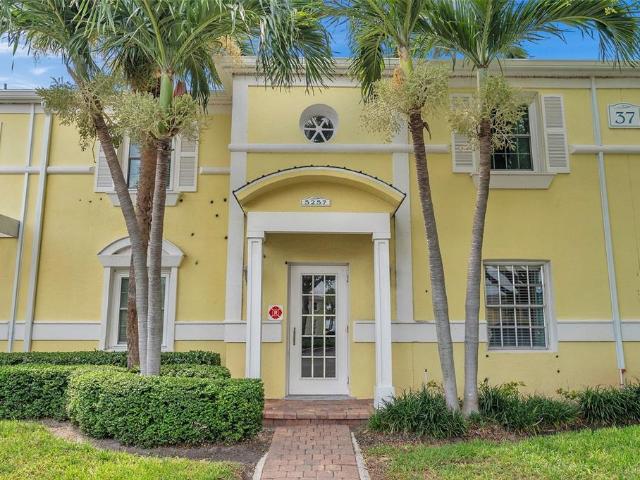 5257 Beach Dr SE, Unit D, St. Petersburg, FL 33705 | MLS #U8250