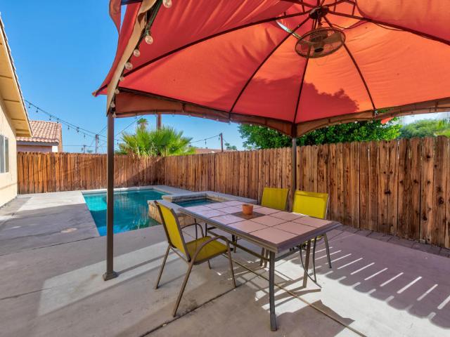 52580 Avenida Navarro