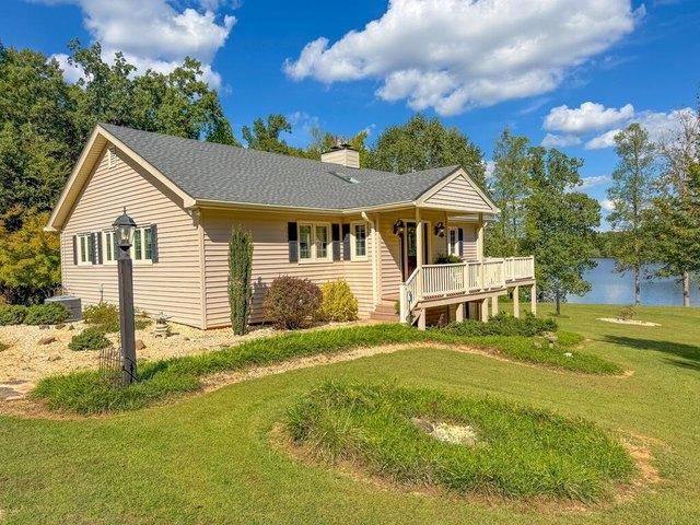 5258 Cottage Rd, Blackstone, VA 23824