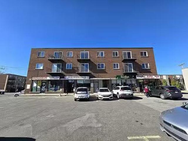 525 533 Boulevard Concorde Ouest, Laval, QC, H7N 5L9 commerc.