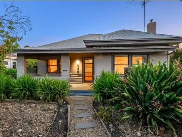 525 Butson Avenue, South Albury House for rent Listed by Emil.