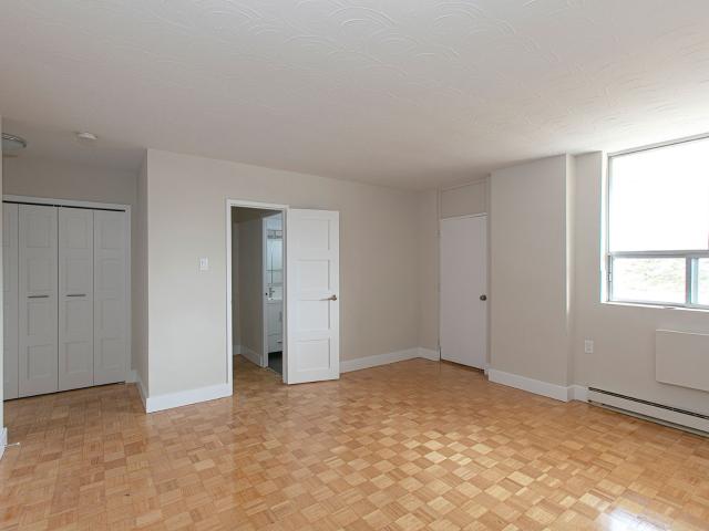 525 Eglinton Avenue East 525 Eglinton Avenue East Bachelor [object Promise] for Rent
