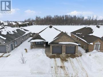 House for sale in Perth, Ontario - Parking