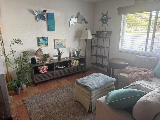 525 Manatee Ct, Unit 8, Venice, FL 34285 | MLS #O6370