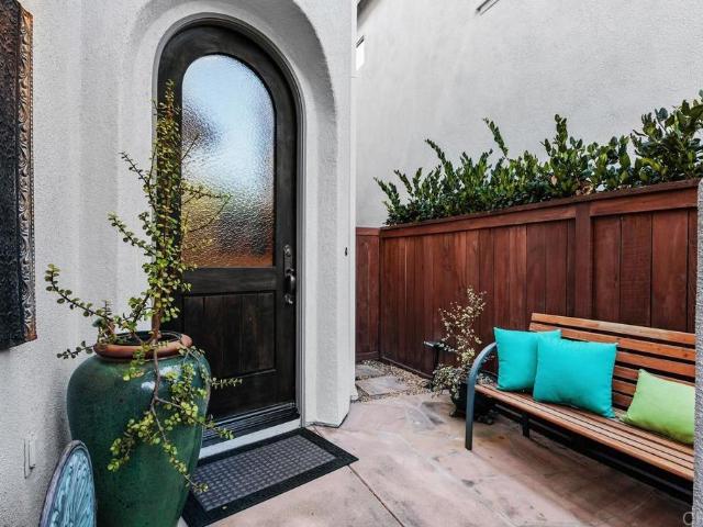 525 N Cedros Ave