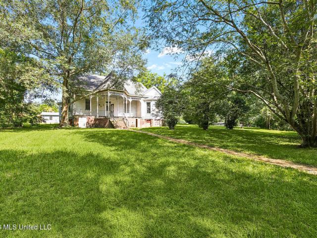 525 W Railroad Avenue