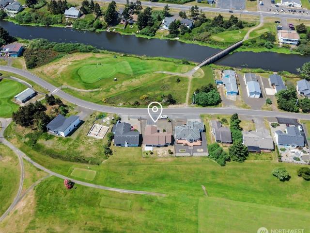 526 Canal Drive NE