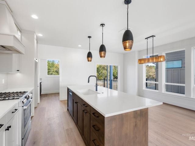 5270 N River Water