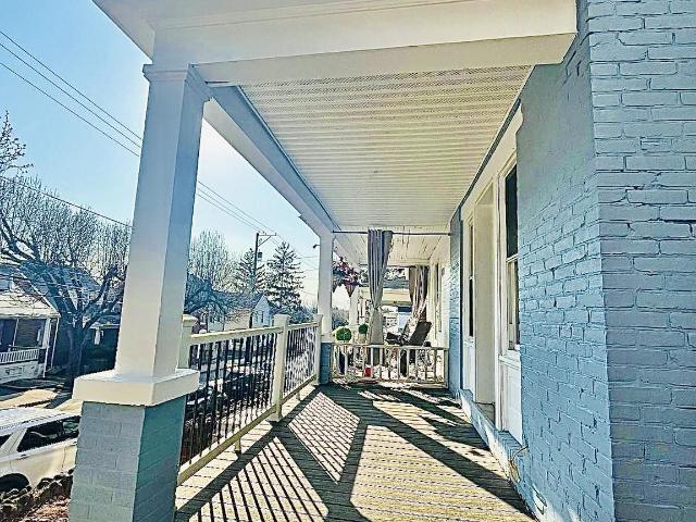 527 Beech St, Pottstown, PA 19464 | MLS #PAMC2176