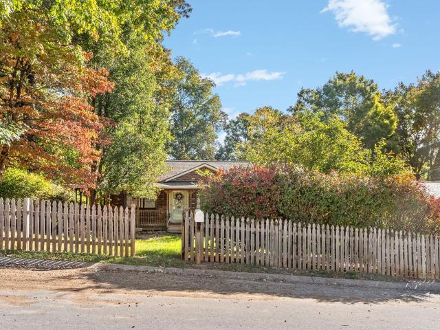 527 Ginkgo Dr