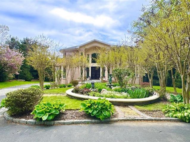 527 Manhasset Woods Road