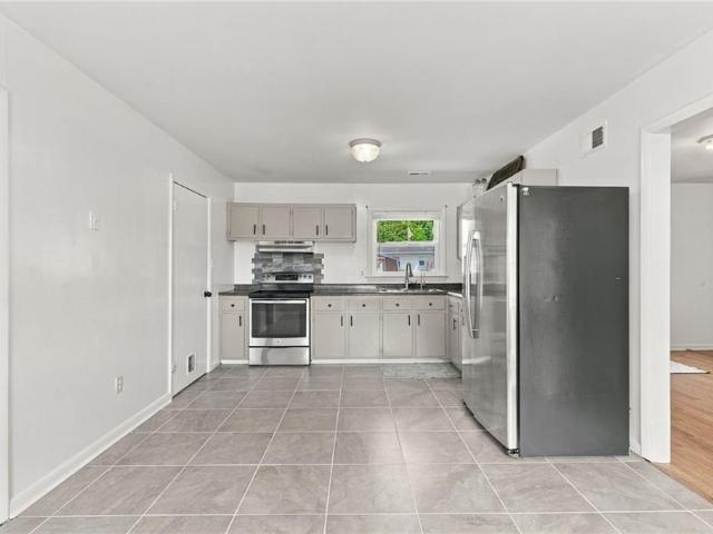527 Stockton ST