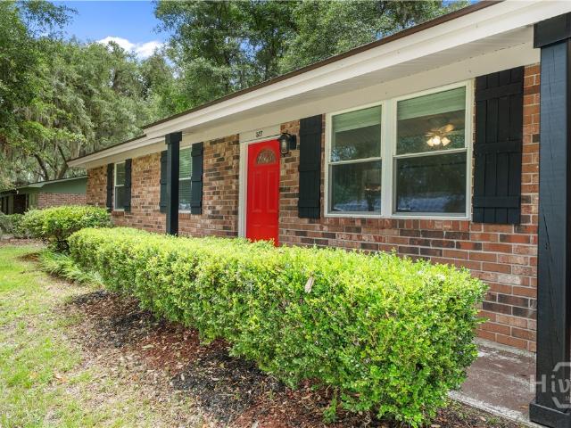 527 Red Oak Drive