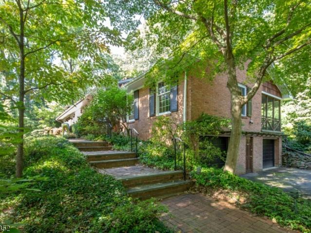 527 Ridge Rd