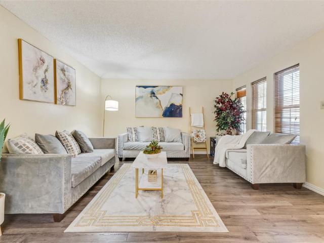 527 Towne House Lane