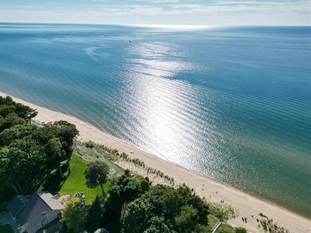 5285 N Lakeshore Drive