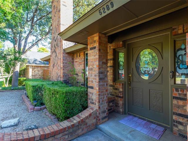 5289 Sherbrooke Lane