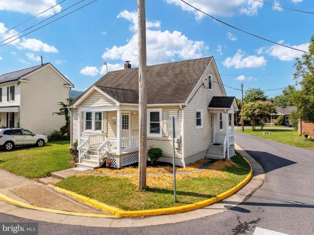 528 E Queen Street