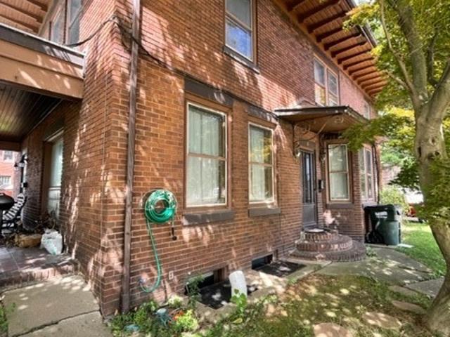 528 Lincoln Way E