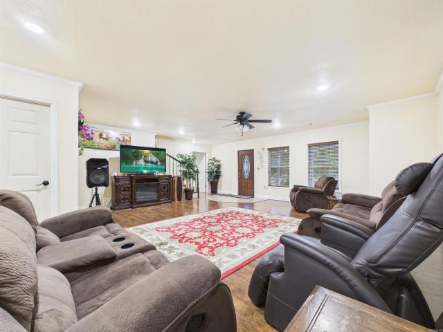 528 N Hwy 25