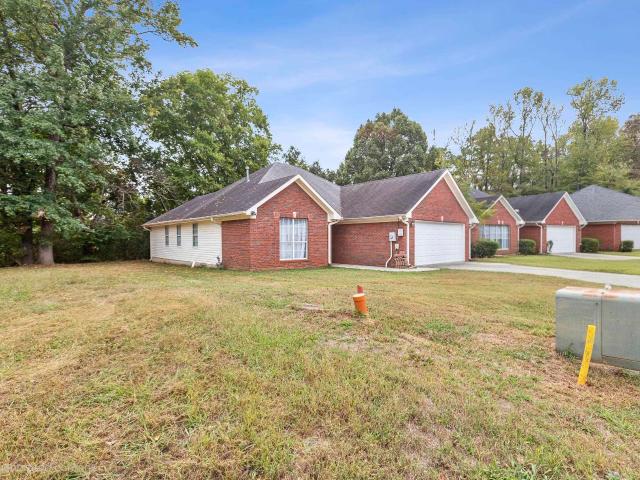 529 Lakeside Circle