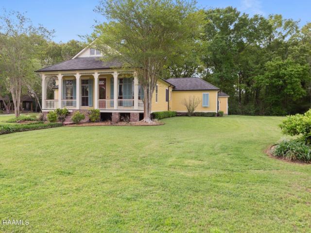 529 Rue La Belle, Breaux Bridge, LA