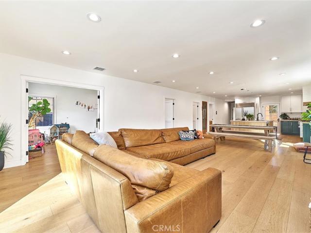 529 W Whiting
