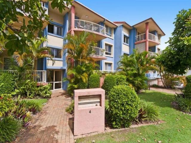 5/2 4 Mountain View Avenue, Miami QLD 4220
