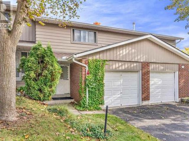 52 16 Hadati Road, Guelph Grange Road, ON, N1E 6M2 townhouse for sale | Listing ID X13860 | Royal LePage