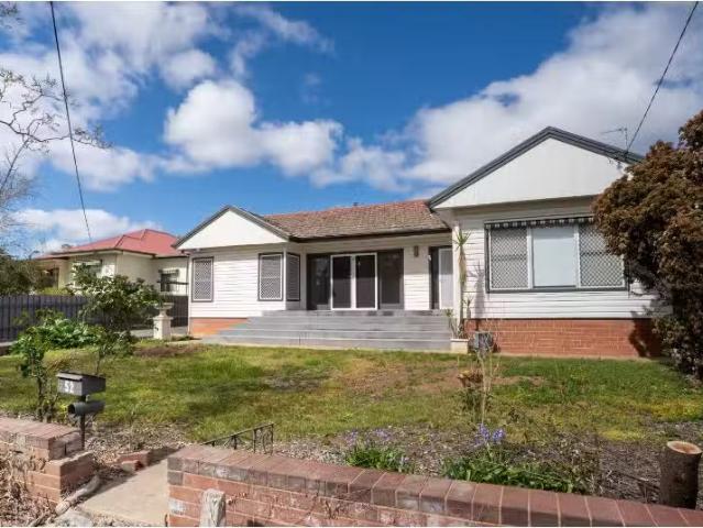 52 Urana Street, TURVEY PARK House for rent Listed by Raine &.