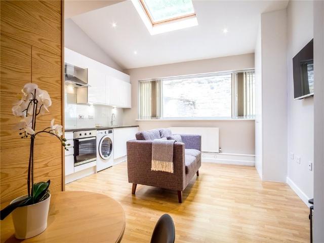 52 Bankfield Road, Huddersfield, HD1